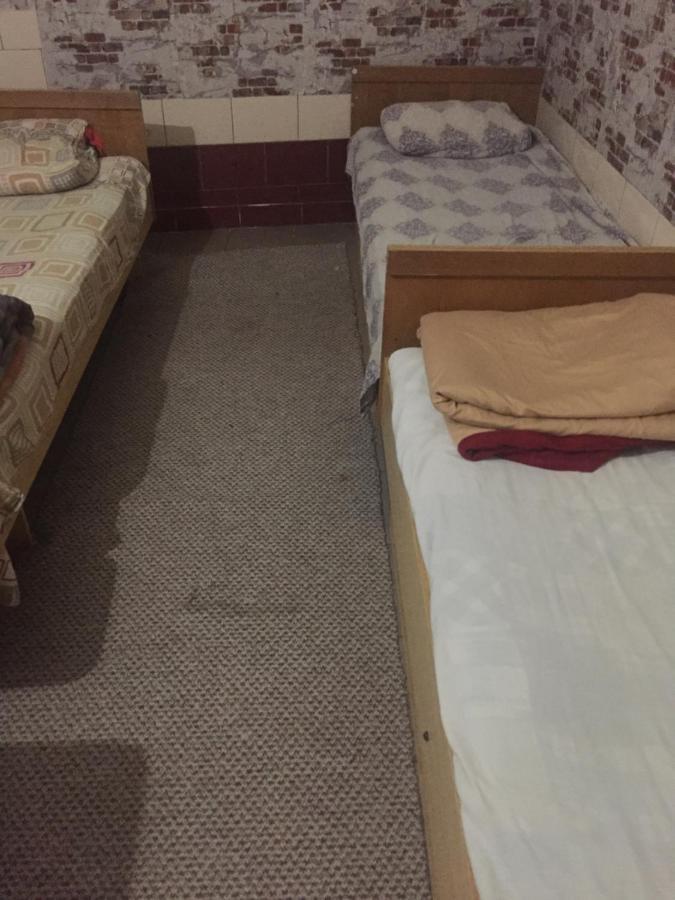 Hostel -Hotel Granat Rivne city Buitenkant foto
