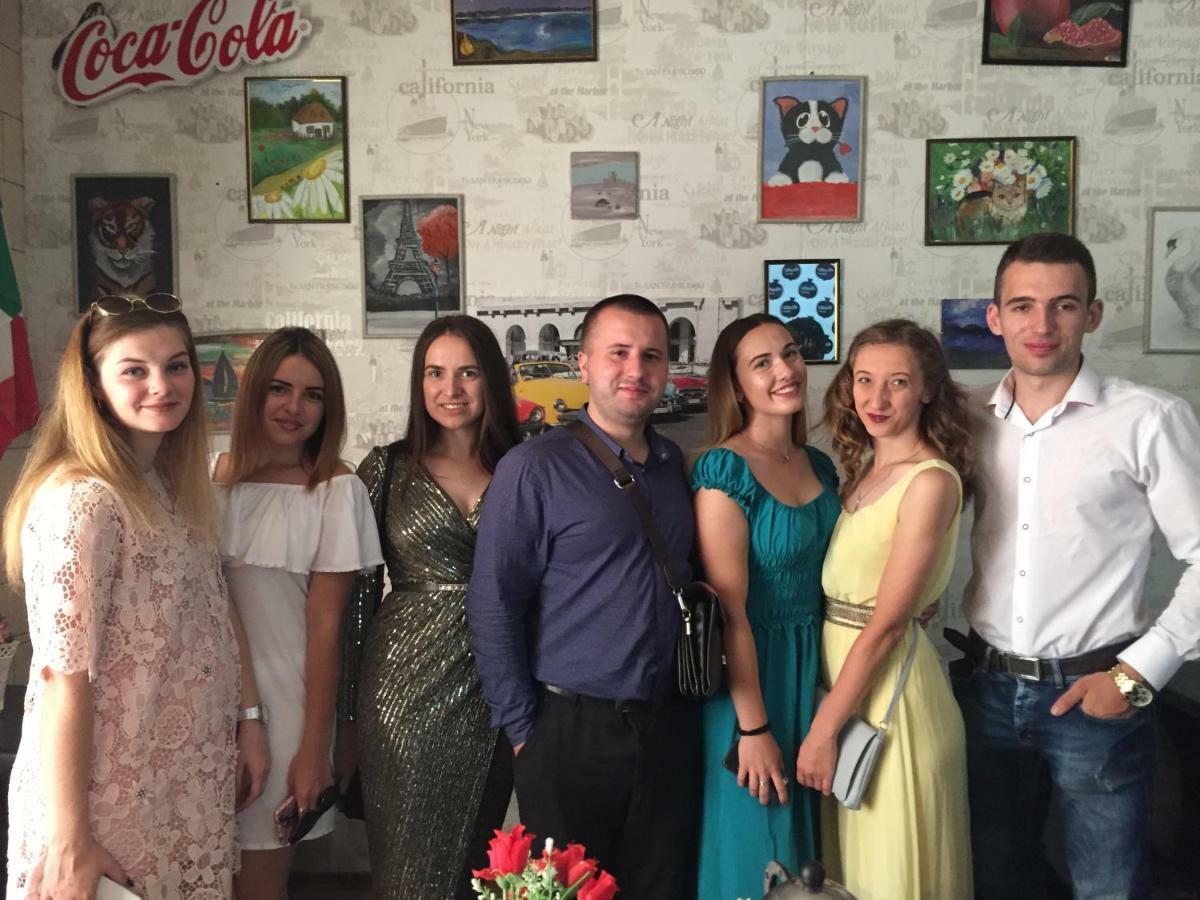 Hostel -Hotel Granat Rivne city Buitenkant foto